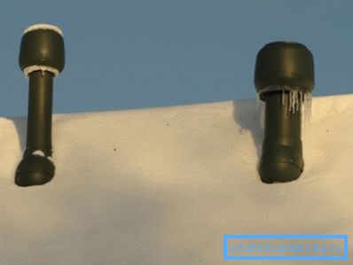 Выпуски стояков на скатной кровле. Выпуски стояков на скатной кровле.