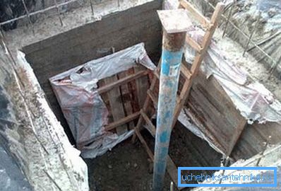 Заливка армированной опалубки Заливка армированной опалубки