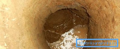 Зону водозабора засыпаем гравием и песком. Зону водозабора засыпаем гравием и песком.